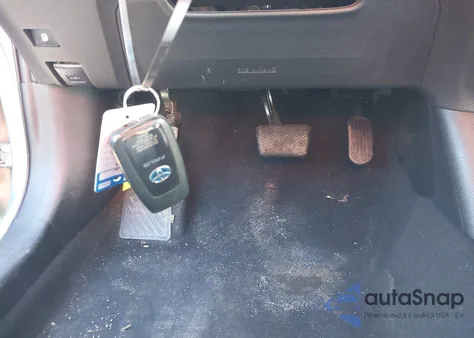 2018 Toyota Prius Three из США, поврежденный, VIN JTDKARFU3J3067521